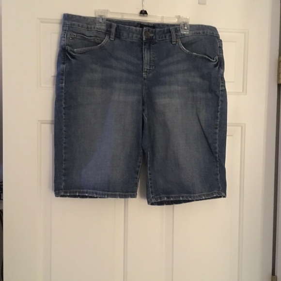 Tommy Hilfiger Pants - Tommy Hilfiger Bermuda Shorts 18 Tommy Hilfiger Pants - Tommy Hilfiger Bermuda Shorts 18